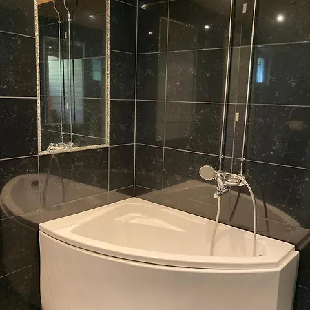 Апартаменты Cozy With Outside Jacuzzi And Sauna