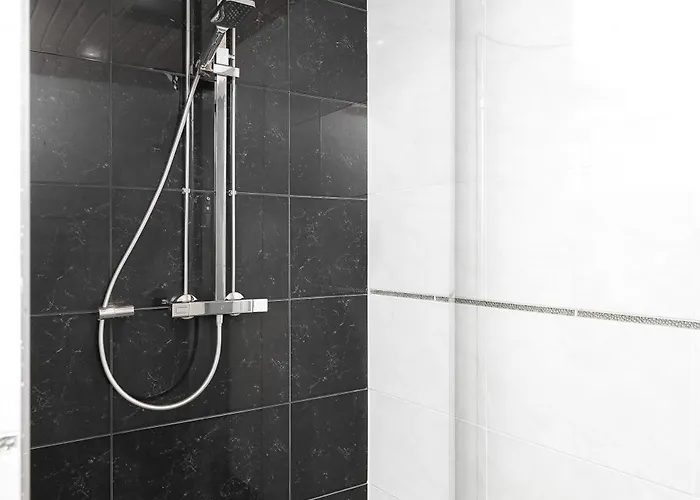 Cozy With Outside Jacuzzi And Sauna شقة إسبو