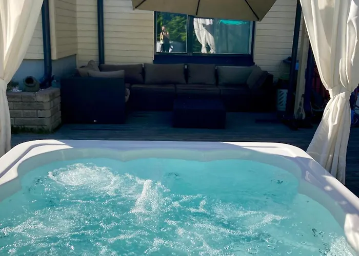 Cozy With Outside Jacuzzi And Sauna شقة *