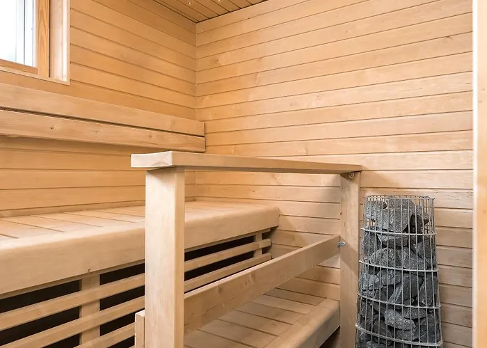 Cozy With Outside Jacuzzi And Sauna